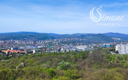 PREDANÉ! 3 izb. byt s loggiou a nádherným výhľadom na mesto