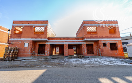 Novostavby v obci Perín - Chym, časť Vyšný Lánec