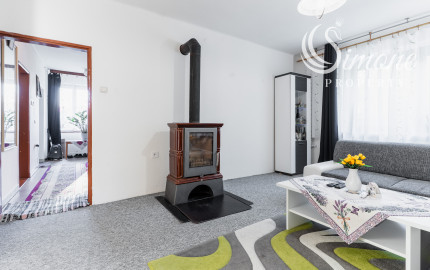 Rodinný dom s garážou a veľkým pozemkom v meste Medzev