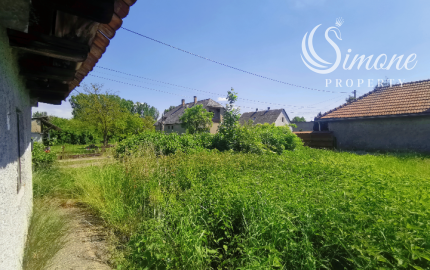 TORNYOSNÉMETI - Stavebný pozemok 800 m2 so starým domom