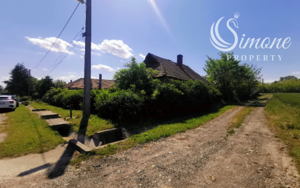 TORNYOSNÉMETI - Stavebný pozemok 800 m2 so starým domom