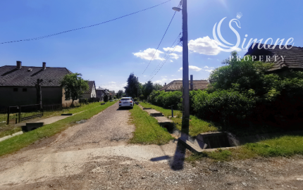 TORNYOSNÉMETI - Stavebný pozemok 800 m2 so starým domom