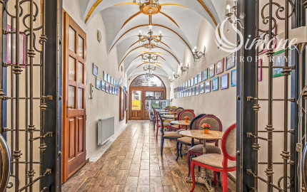 NA PREDAJ Historická polyfunkčná budova v srdci mesta Prešov