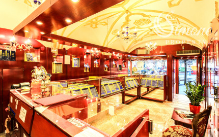 NA PREDAJ Historická polyfunkčná budova v srdci mesta Prešov