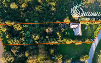 NA PREDAJ: Rodinný dom s veľkorysým 2899 m² pozemkom v obci Žarnov