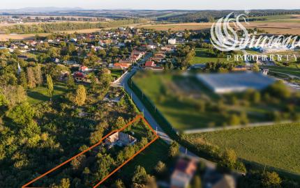 NA PREDAJ: Rodinný dom s veľkorysým 2899 m² pozemkom v obci Žarnov