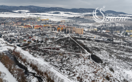 INVESTIČNÝ POZEMOK NA IBV NA PREDAJ – SABINOV (8 679 m²)