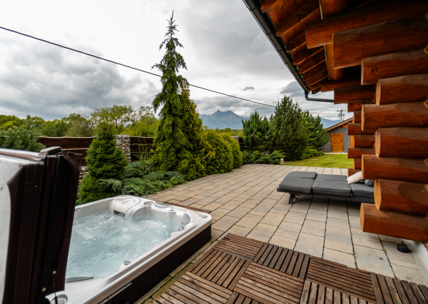 PREDANÉ! Luxusný CHALET s nádhernými výhľadmi na TATRY