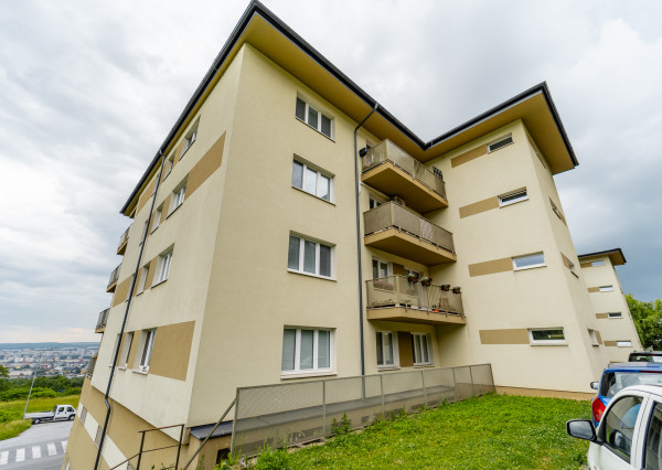 PREDANÉ! 2 izbový byt s loggiou a s parkovacím miestom