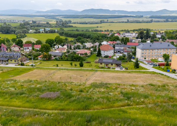 Stavebný pozemok v obci Lemešany - 787 m2