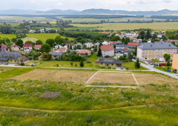 Stavebný pozemok v obci Lemešany - 787 m2