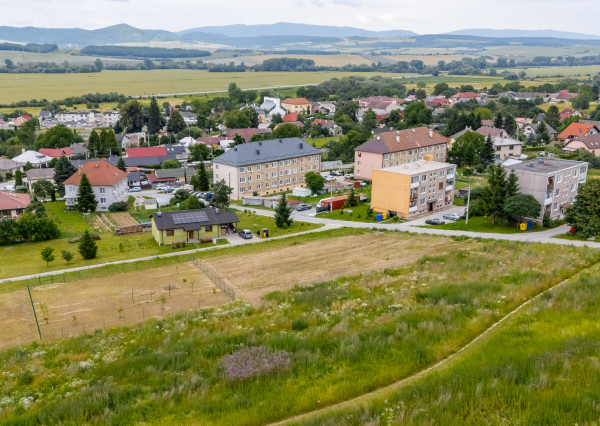 Stavebný pozemok v obci Lemešany - 787 m2