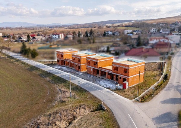 Novostavby v obci Perín - Chym, časť Vyšný Lánec