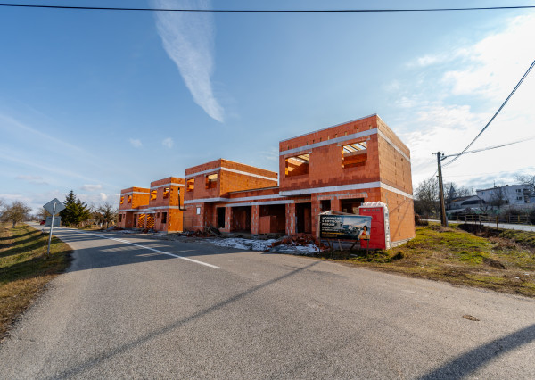 Novostavby v obci Perín - Chym, časť Vyšný Lánec