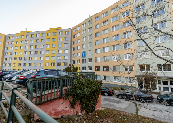 PREDANÉ! 1,5-izb. BYT s loggiou, KE-Dargovských hrdinov