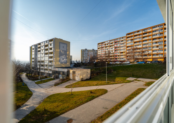 PREDANÉ! 1,5-izb. BYT s loggiou, KE-Dargovských hrdinov