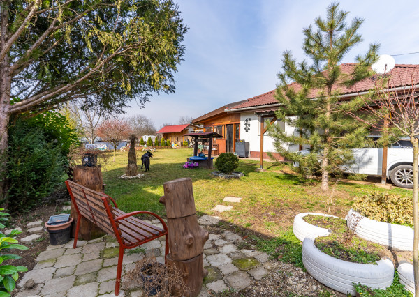 Útulný Rodinný dom s veľkým pozemkom 2470m2, MÉRA - Maďarsko