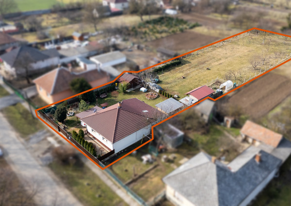 Útulný Rodinný dom s veľkým pozemkom 2470m2, MÉRA - Maďarsko