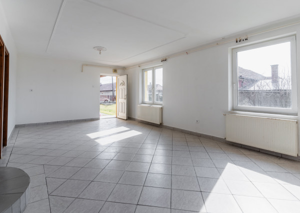 Rodinný dom s gazdovským na pozemku 2390 m2, Méra - Maďarsko