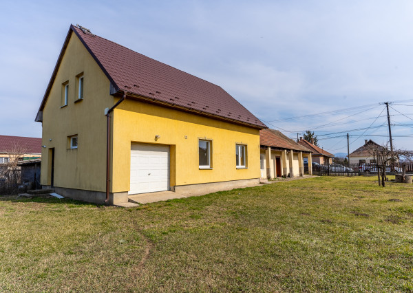 Rodinný dom s gazdovským na pozemku 2390 m2, Méra - Maďarsko