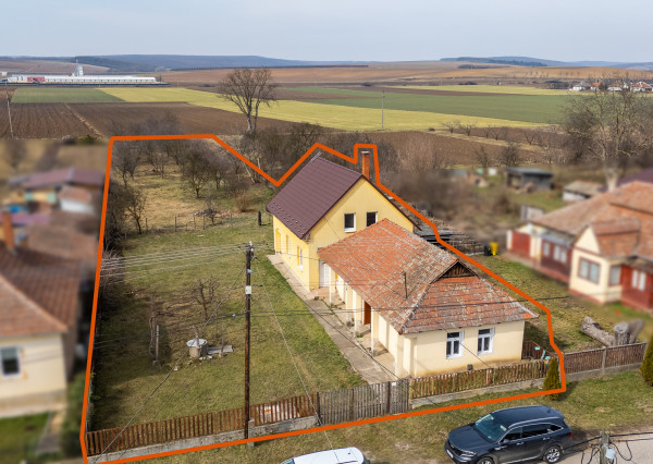 Rodinný dom s gazdovským na pozemku 2390 m2, Méra - Maďarsko