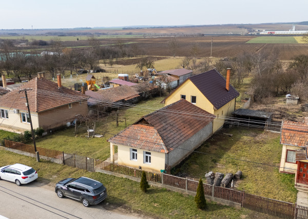 Rodinný dom s gazdovským na pozemku 2390 m2, Méra - Maďarsko