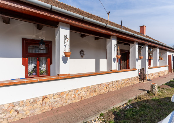 Zrekonštruovaný gazdovský dom, pozemok 1990m2, Méra-Maďarsko