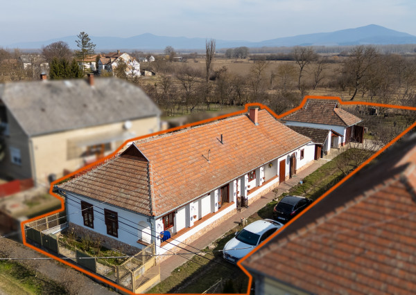 Zrekonštruovaný gazdovský dom, pozemok 1990m2, Méra-Maďarsko