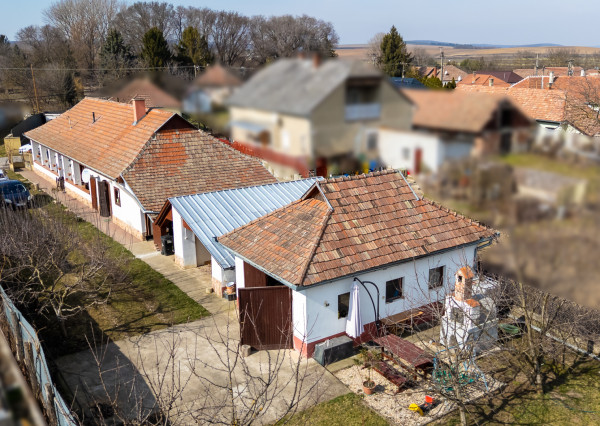 Zrekonštruovaný gazdovský dom, pozemok 1990m2, Méra-Maďarsko