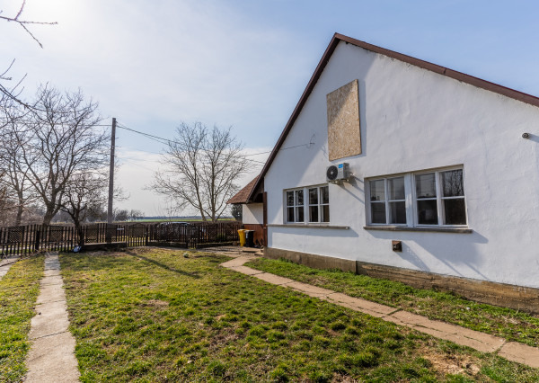 Rodinný dom - čiastočná rekonštrukcia, 840m2, Méra /Maďarsko