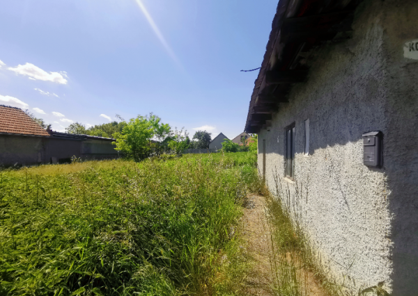 TORNYOSNÉMETI - Stavebný pozemok 800 m2 so starým domom