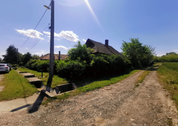 TORNYOSNÉMETI - Stavebný pozemok 800 m2 so starým domom