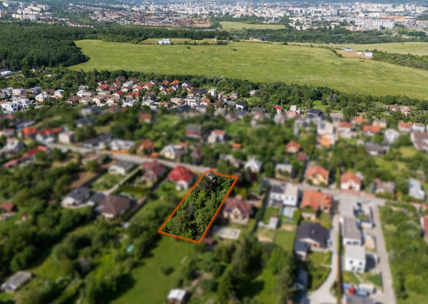 Stavebný pozemok s RD, 1786 m2, Pereš - Košice