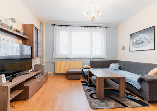 NA PRENÁJOM - 3 izbový BYT s loggiou a pivnicou – 71 m²
