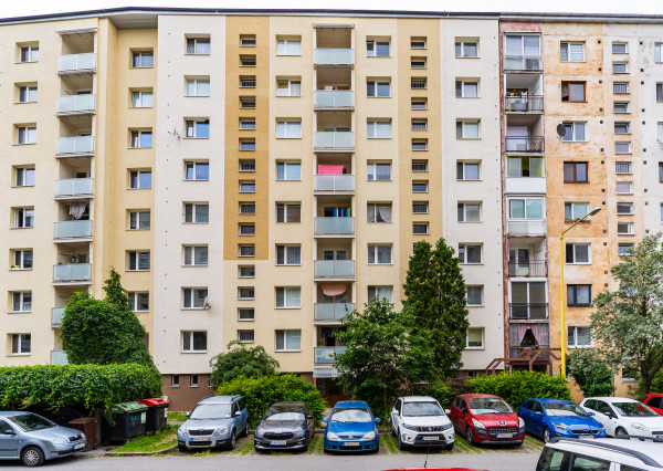 NA PRENÁJOM - 3 izbový BYT s loggiou a pivnicou – 71 m²