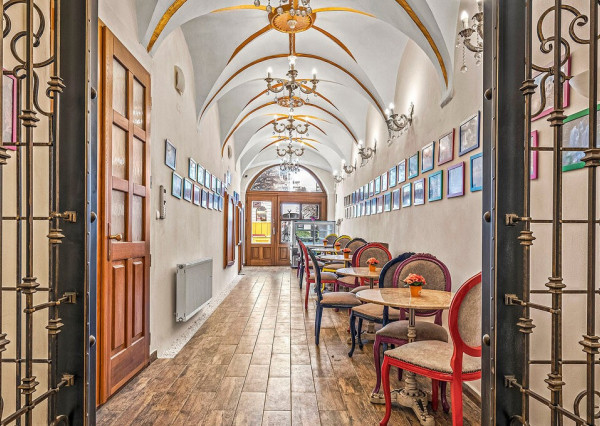 NA PREDAJ Historická polyfunkčná budova v srdci mesta Prešov
