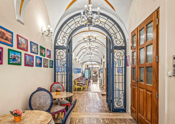 NA PREDAJ Historická polyfunkčná budova v srdci mesta Prešov