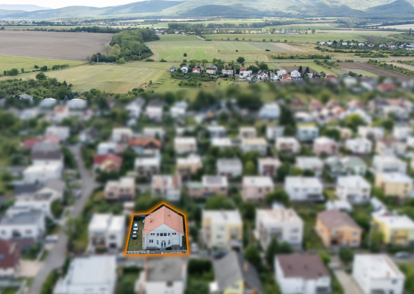Exkluzívny Rodinný dom s garážou v Sečovciach