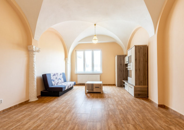 NA PRENÁJOM - 6 BYTOV priamo na Hlavnej ul. v centre mesta Prešov