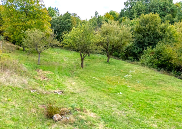 NA PREDAJ - 2 pozemky - Záhrady v obci Žírovce (1407 m² a 1886 m²)