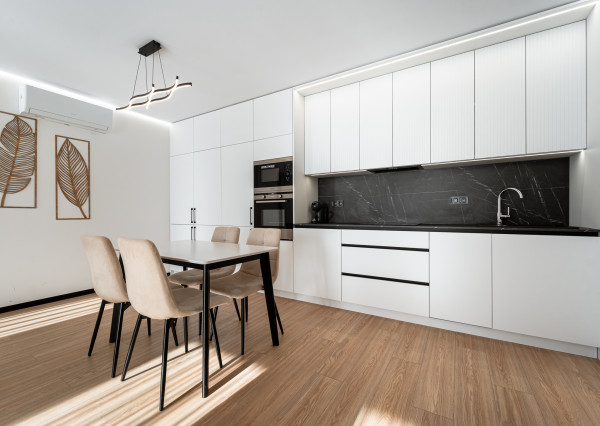 Luxusný 3-izbový Byt s balkónom a garážovým parkovaním (Staré Mesto, Košice)