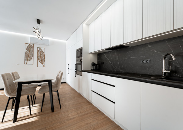 Luxusný 3-izbový Byt s balkónom a garážovým parkovaním (Staré Mesto, Košice)