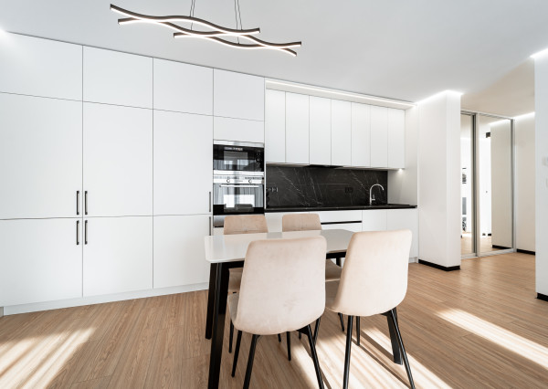 Luxusný 3-izbový Byt s balkónom a garážovým parkovaním (Staré Mesto, Košice)