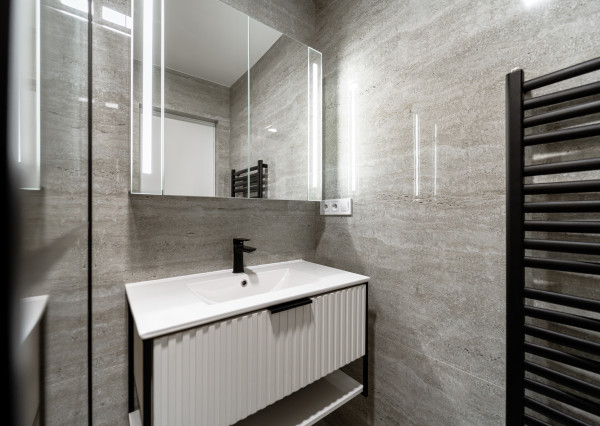 Luxusný 3-izbový Byt s balkónom a garážovým parkovaním (Staré Mesto, Košice)