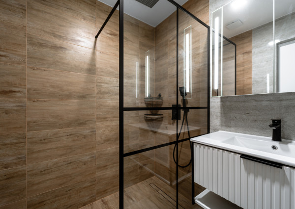 Luxusný 3-izbový Byt s balkónom a garážovým parkovaním (Staré Mesto, Košice)