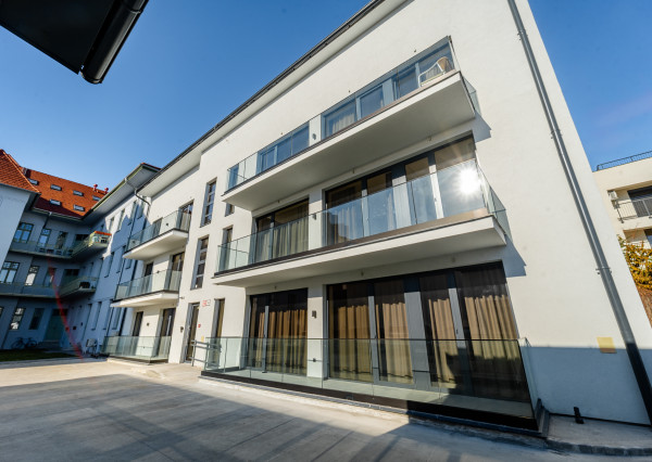 Luxusný 3-izbový Byt s balkónom a garážovým parkovaním (Staré Mesto, Košice)