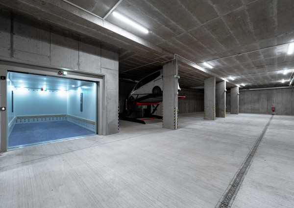 Luxusný 3-izbový Byt s balkónom a garážovým parkovaním (Staré Mesto, Košice)