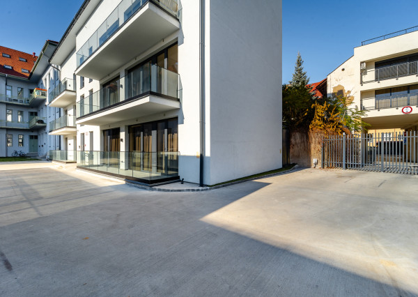 Luxusný 3-izbový Byt s balkónom a garážovým parkovaním (Staré Mesto, Košice)