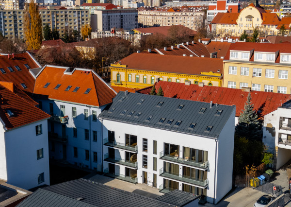 Luxusný 3-izbový Byt s balkónom a garážovým parkovaním (Staré Mesto, Košice)
