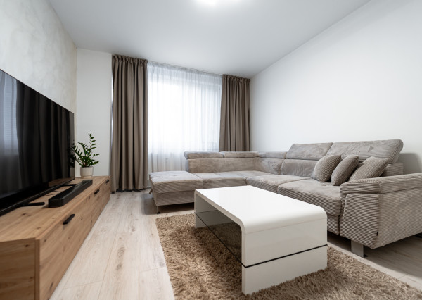 REZERVOVANÉ! Moderný 2 izb. BYT po kompletnej rekonštrukcií, KE - Nad jazerom